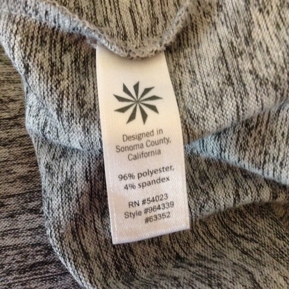 ATHLETA top. Like new - Picture 4 of 4